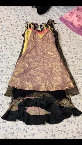 Affordable Y2K Vibes – 250 Dresses for £3 Each!
