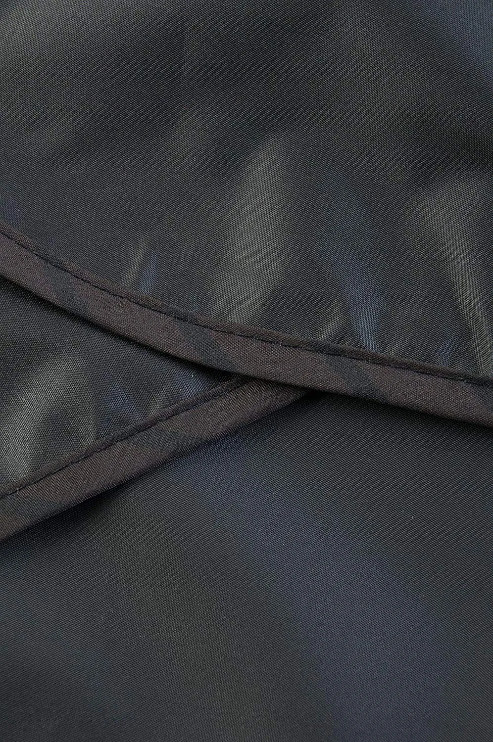 Betty Dain Bleach-proof All Purpose Styling Cape, Material Defends Against Bleach Stains, Color Proof, Chemical Proof, Waterproof, Lightweight Embossed Nylon, Black