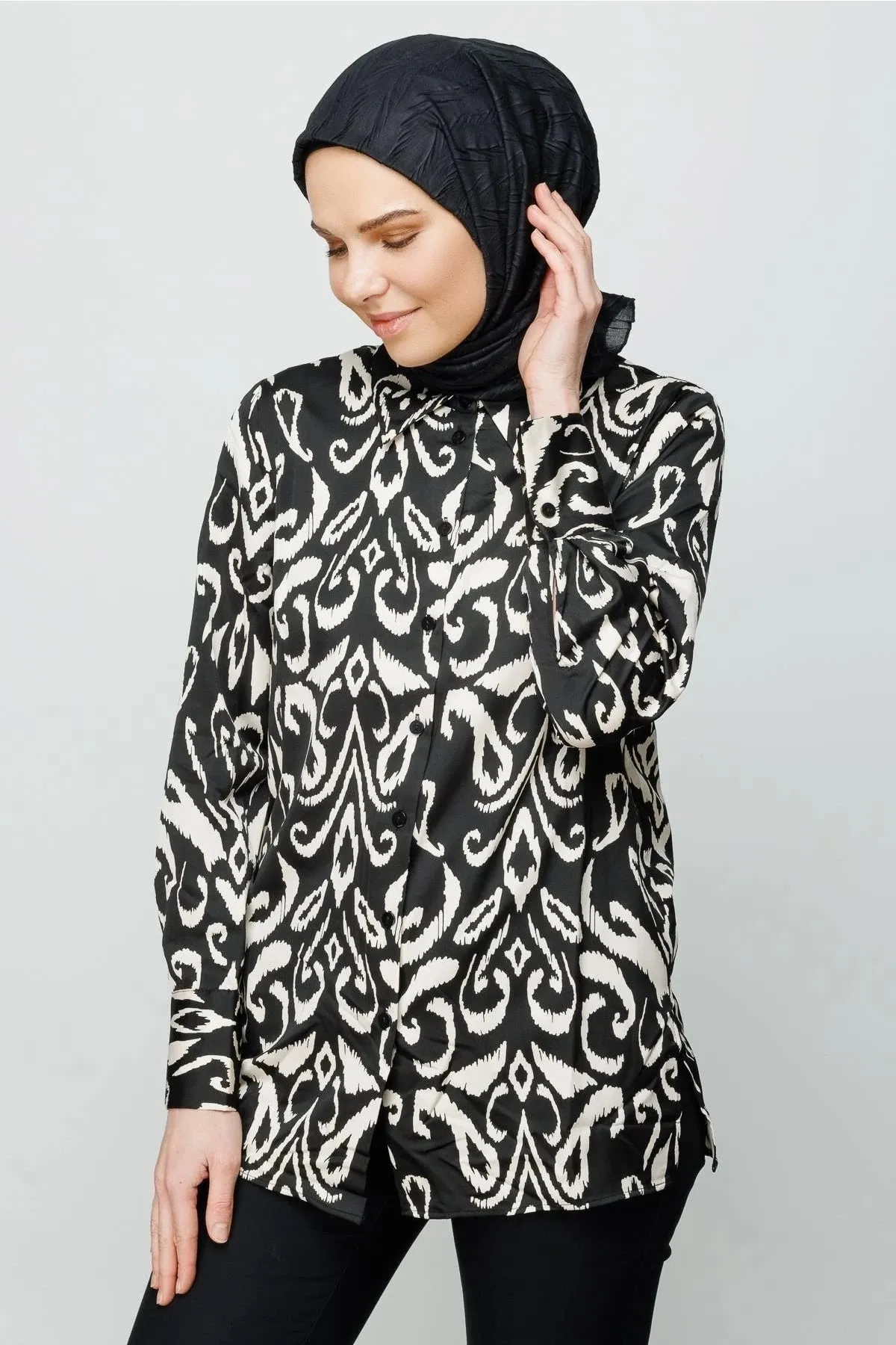 Black Pleated Bamboo Square Scarf