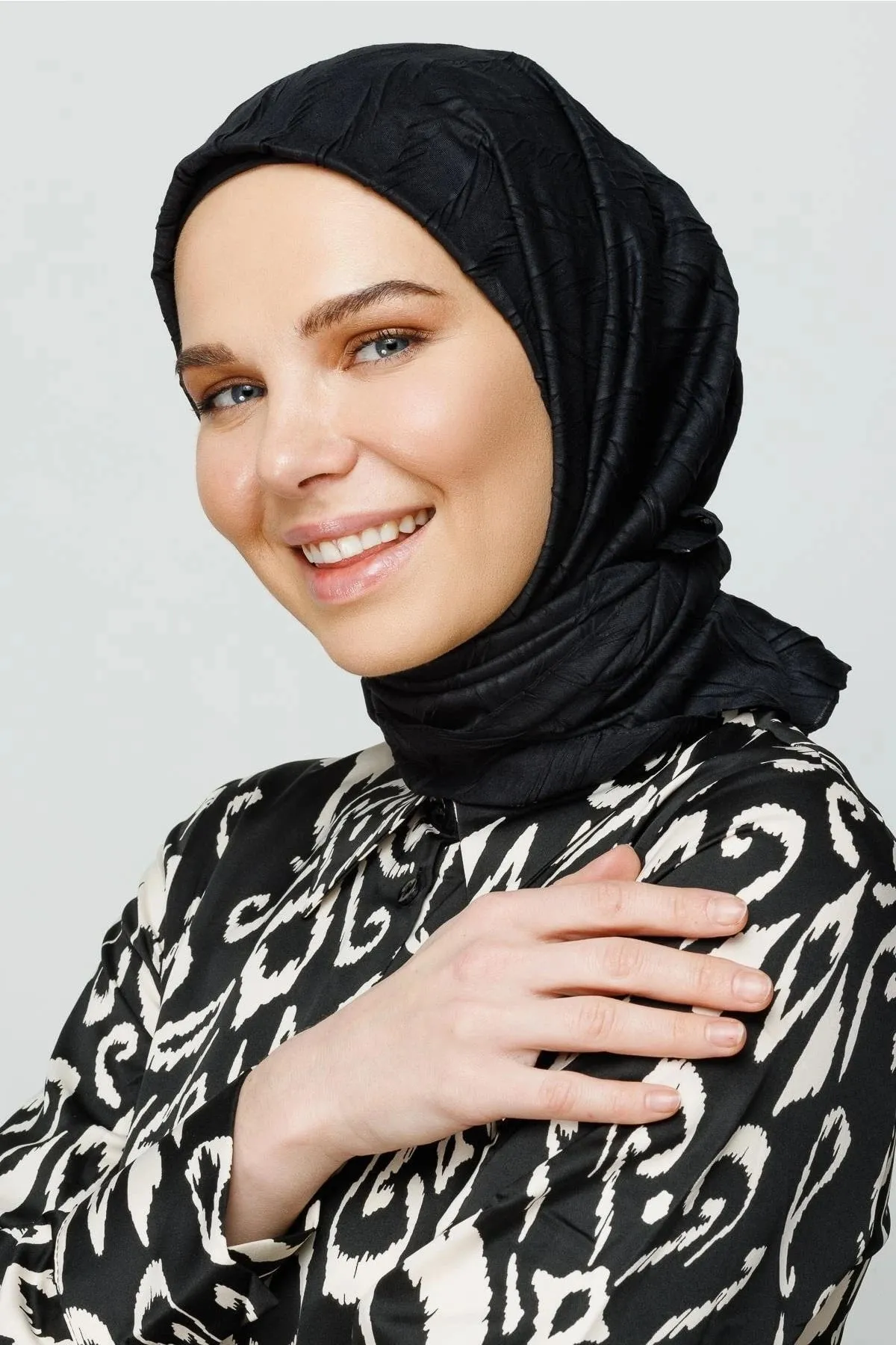 Black Pleated Bamboo Square Scarf
