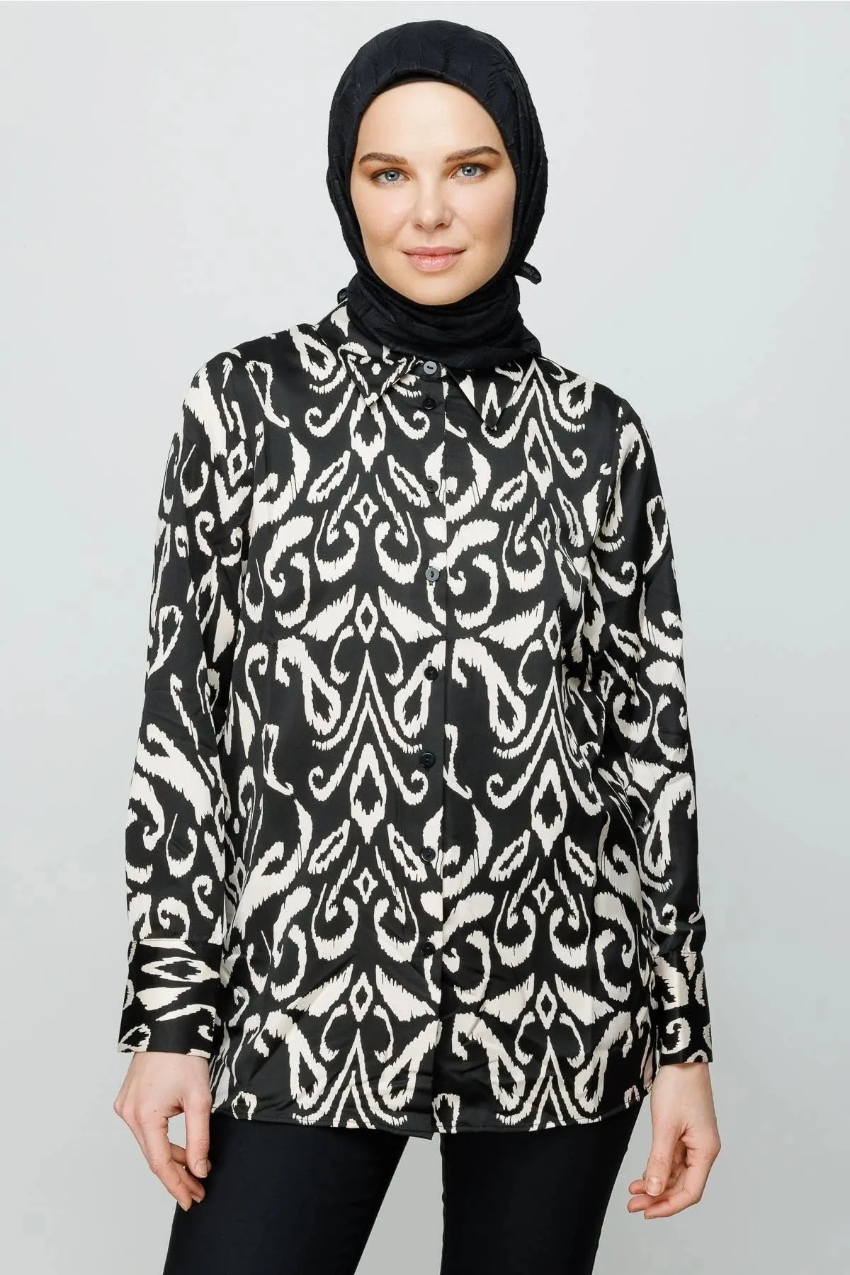 Black Pleated Bamboo Square Scarf