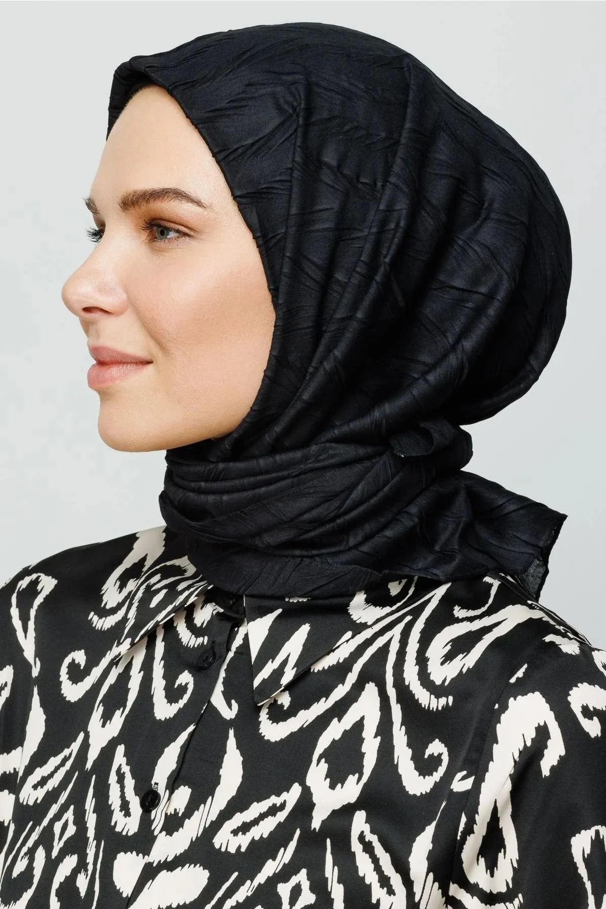 Black Pleated Bamboo Square Scarf