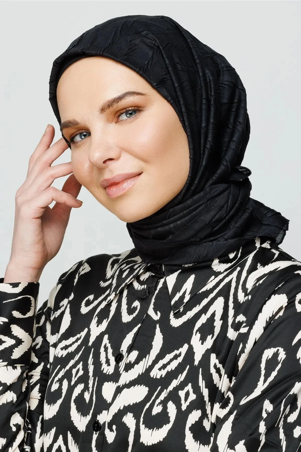 Black Pleated Bamboo Square Scarf