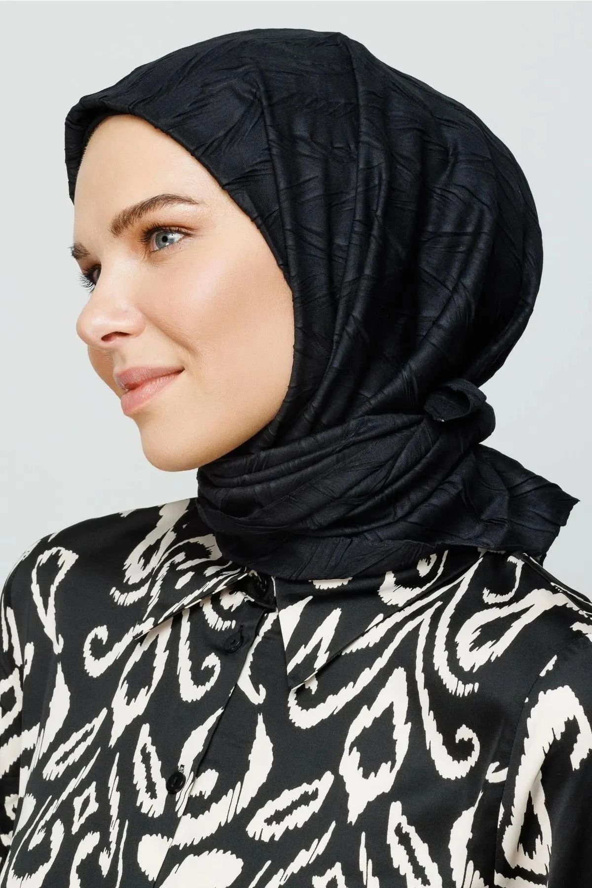 Black Pleated Bamboo Square Scarf