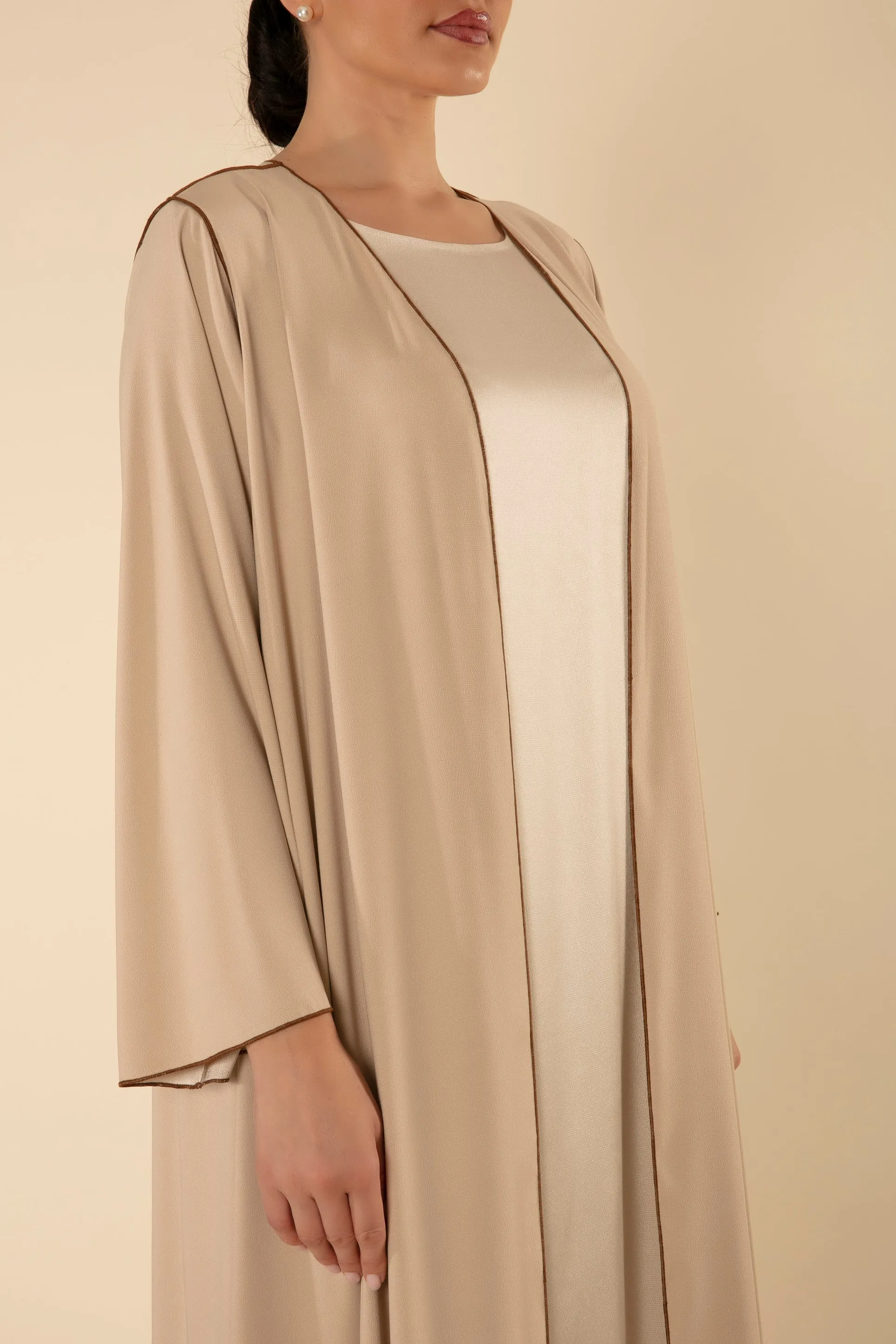 ROYAL SILK ABAYA SET IN SAND