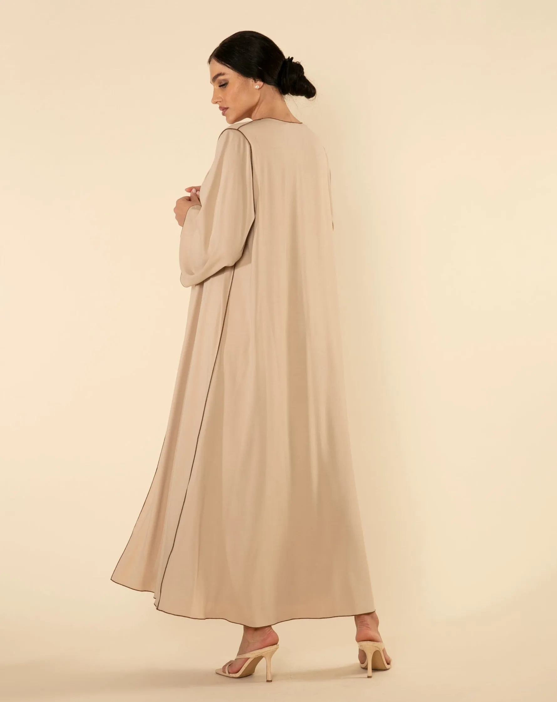 ROYAL SILK ABAYA SET IN SAND
